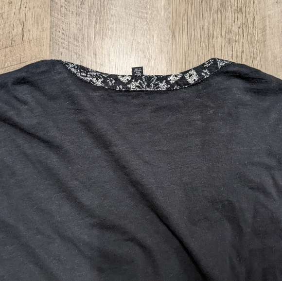 Lucky Brand Black and White Floral Print Button Down Shirt Roll Tab Sleeves - Picture 6 of 9